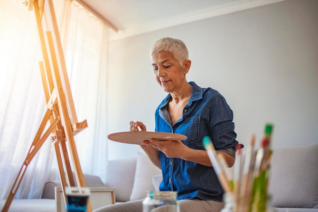 person-painting-as-hobbies-for-seniors